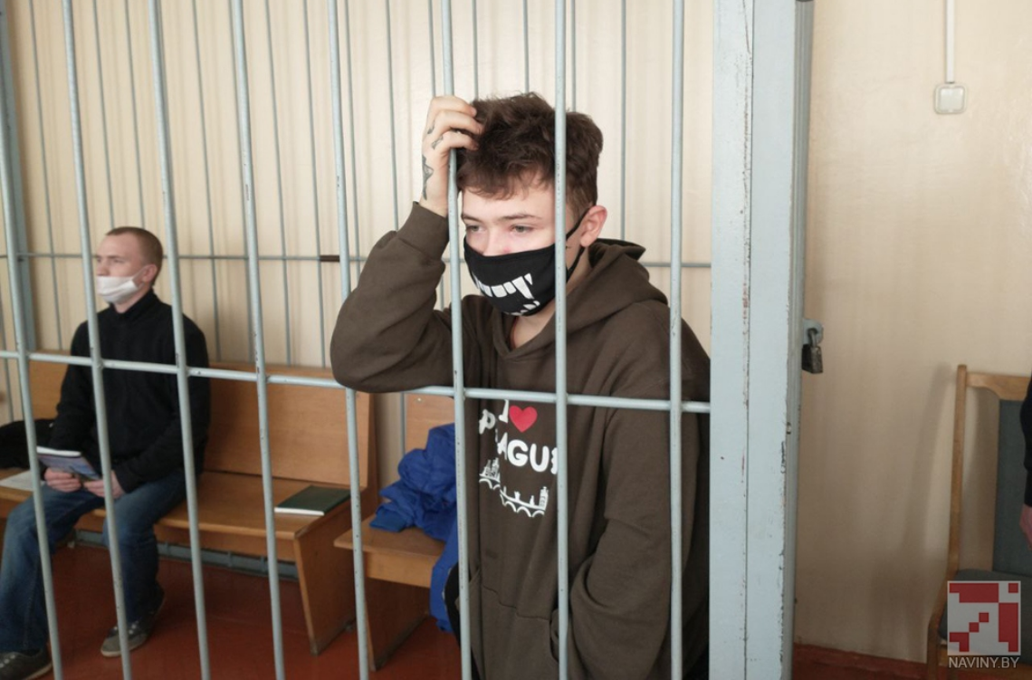 Сколько сидел белорусских. Тюрьма для несовершеннолетних. Несовершеннолетние осужденные. Подросток в суде.